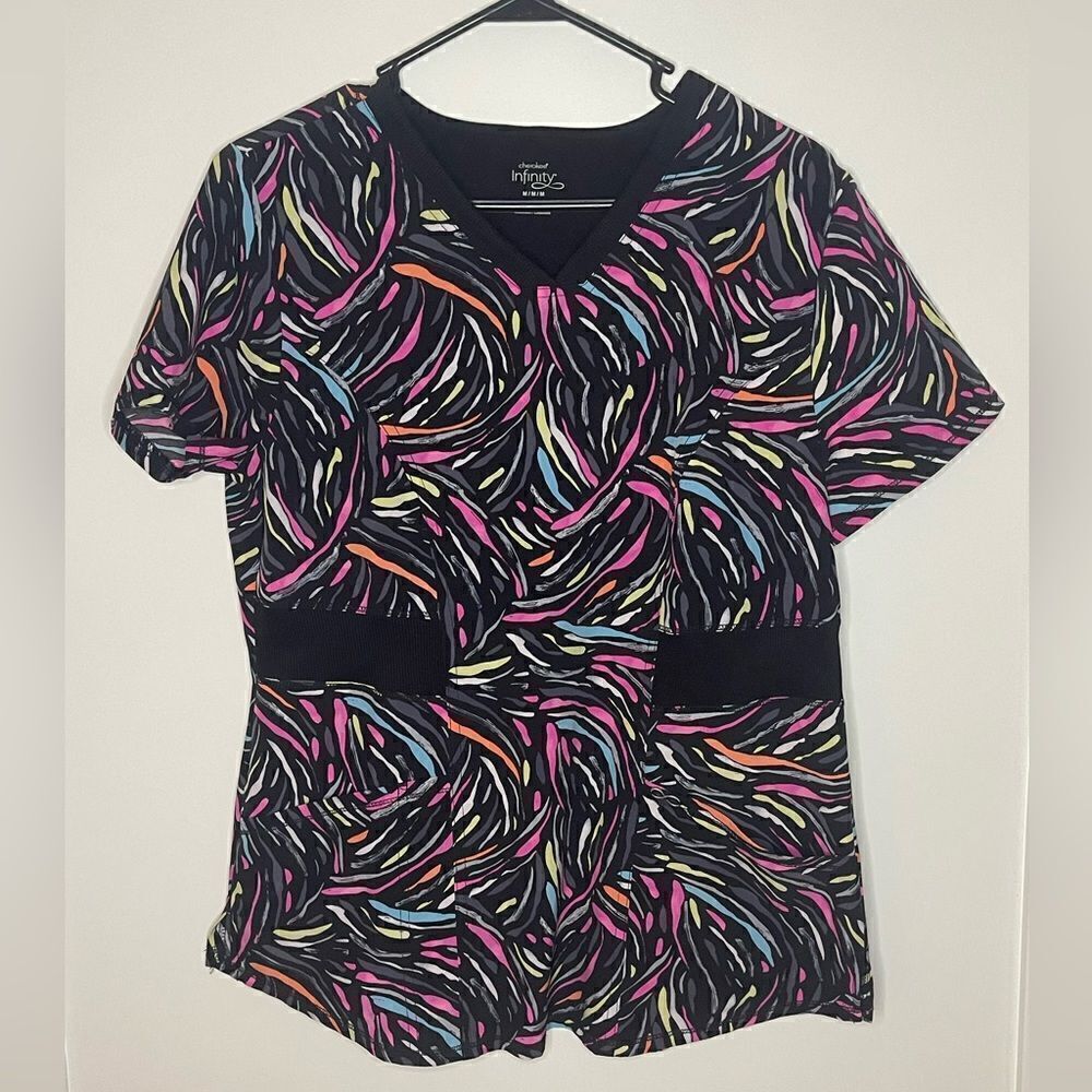 S6 Cherokee Infinity Size Medium Curved Lines Scrub Top